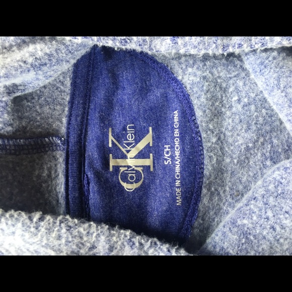 Calvin Klein Sweatshirt - Picture 2 of 3